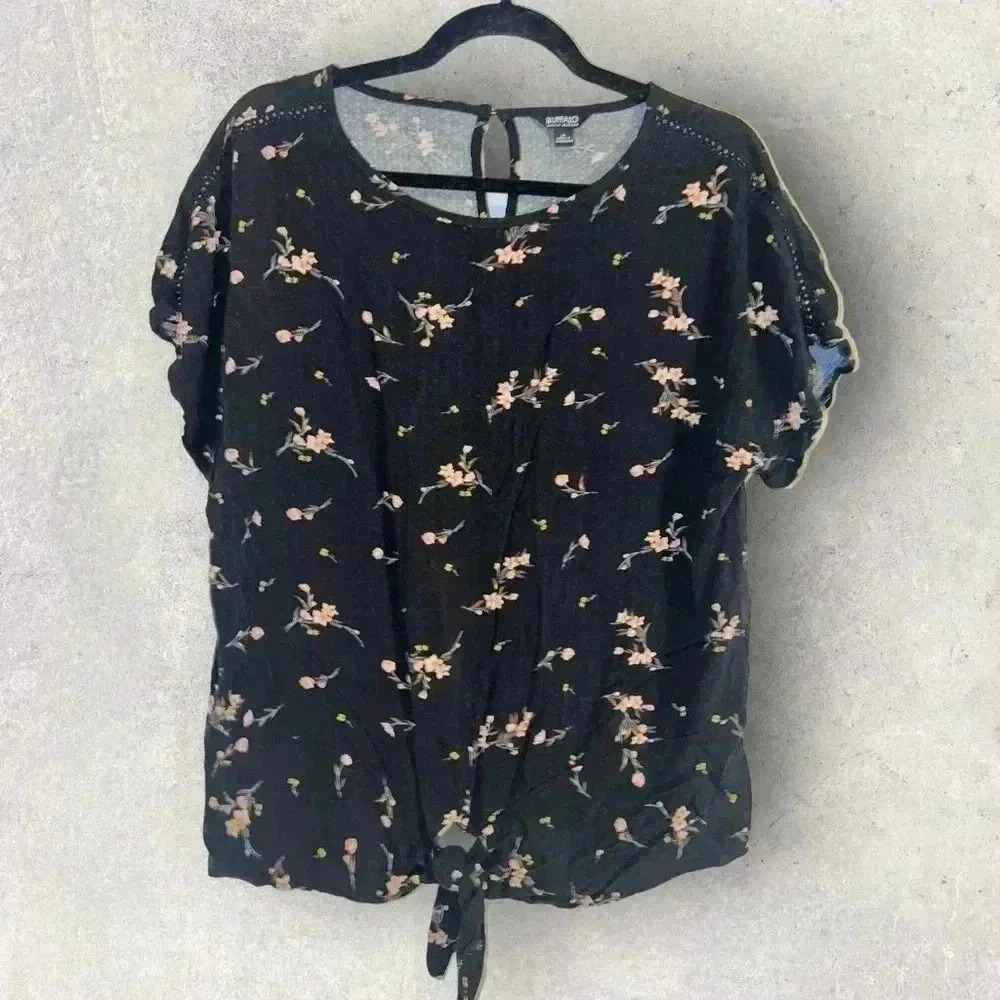 Buffalo floral top‎ size medium